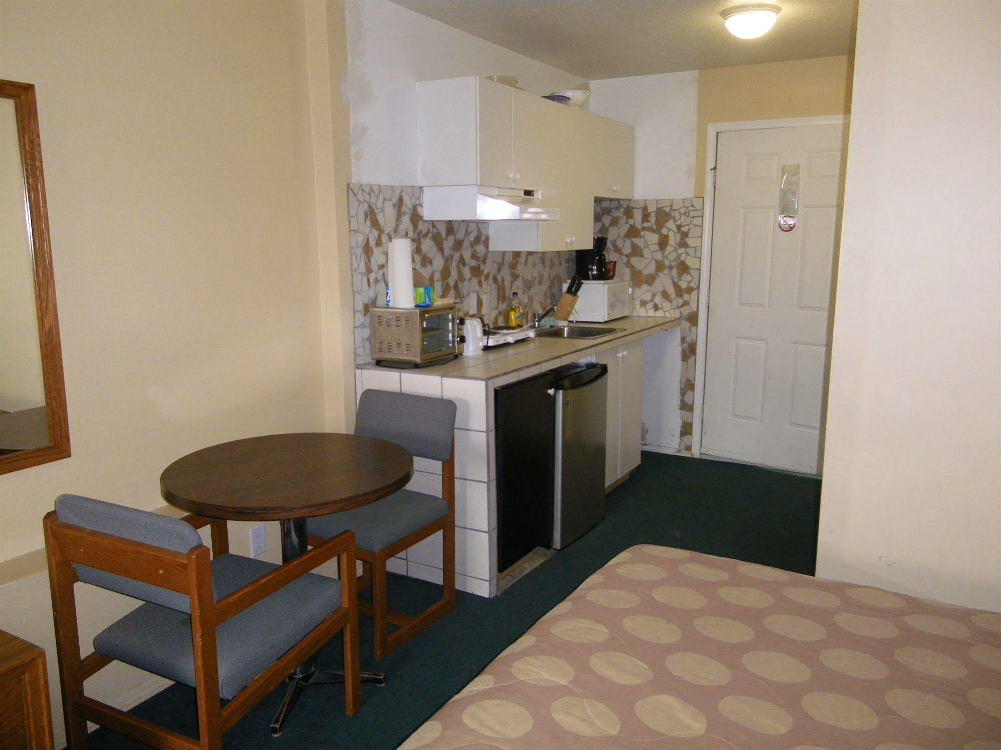 Selkirk Inn Golden Eksteriør billede